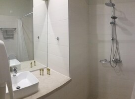 Shower, free toiletries, hair dryer, towels