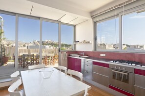 Fridge, microwave, oven, stovetop - Impressive Apartment with Amazing Views in Athens City Centre! MK1 (Athens)