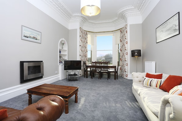 City Apartment | Living room | 37-inch Smart TV with digital channels, TV