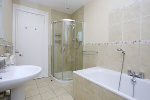City Apartment | Bathroom