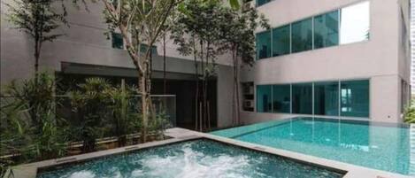 Outdoor pool, open 6:00 AM to 10:00 AM, free pool cabanas