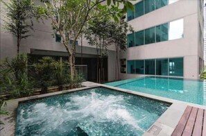 Outdoor pool, open 6:00 AM to 10:00 AM, free pool cabanas - Luxury Deluxe Studios At Mercu Summer Suites (Kuala Lumpur)