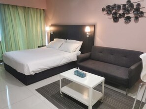 Individually decorated, individually furnished, desk, soundproofing - Luxury Deluxe Studios At Mercu Summer Suites (Kuala Lumpur)