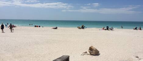 Beach nearby, sun-loungers, beach towels