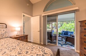 3 bedrooms, desk, iron/ironing board, travel cot - ๐น๐ Patio Paradise! 3BR/2BA Private/Fenced Yard, Pet Friendly, and Quiet! (Sebastian)