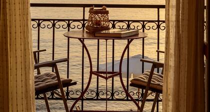Waveside Sanctuary - Luxurious Seastone Villa