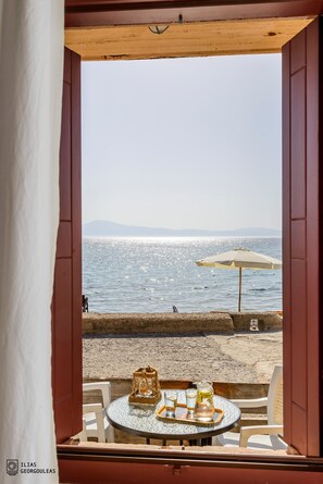 4 bedrooms, iron/ironing board, free WiFi, bed sheets - Waveside Sanctuary - Luxurious Seastone Villa (West Mani)