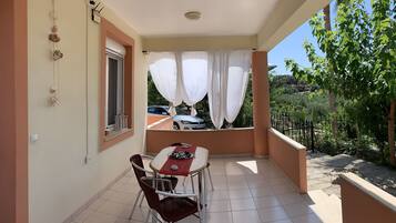 屋外ダイニングエリア