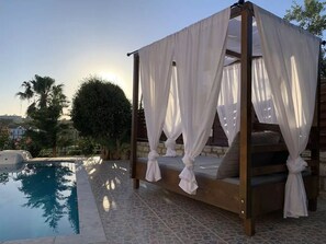 Outdoor pool - Villa Elena, Private Pool, BBQ, wifi, Peaceful Location 10 min walk to the beach (Rethymno)