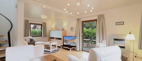 House, 4 Bedrooms, Sauna | Living room | 50-inch plasma TV with satellite channels, TV, video-game console