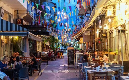 City-Sea Fusion, Elegant Gem Minutes from the Beach