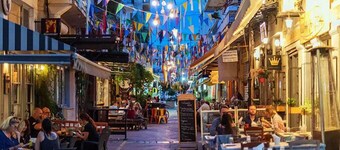 City-Sea Fusion, Elegant Gem Minutes from the Beach