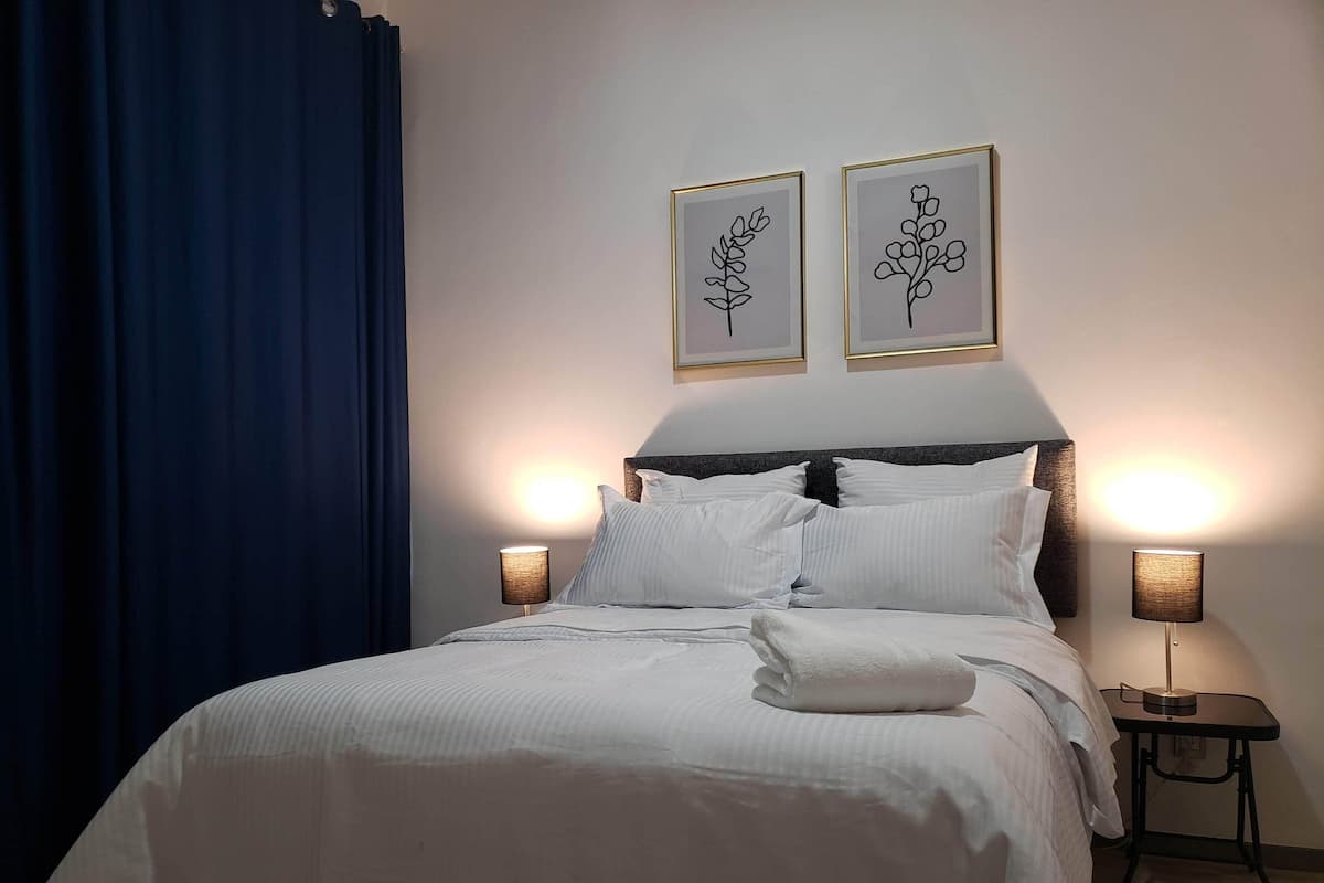 Habitación panorámica | 1 habitación, ropa de cama de alta calidad y decoración personalizada