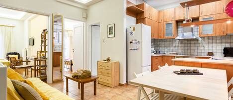 Apartment, 2 Bedrooms, City View | Living area