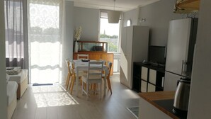 Huoneisto, 1 makuuhuone, kaupunkinäköala | Oleskelualue
