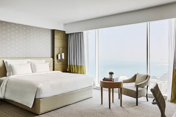 Habitación superior, 1 cama King size | Ropa de cama hipoalergénica y minibar