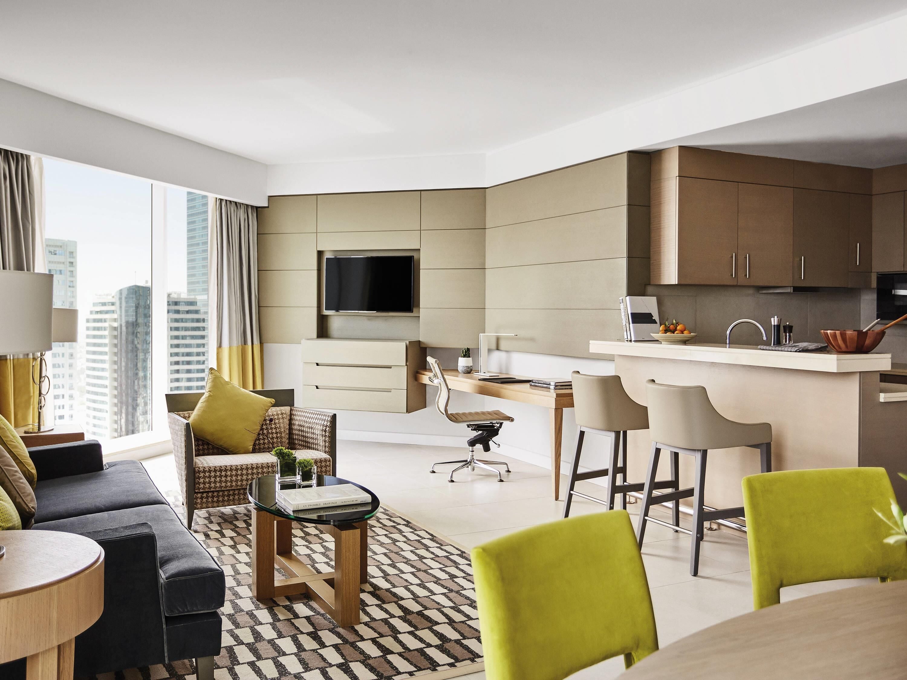 Hypo-allergenic bedding, minibar, in-room safe, desk