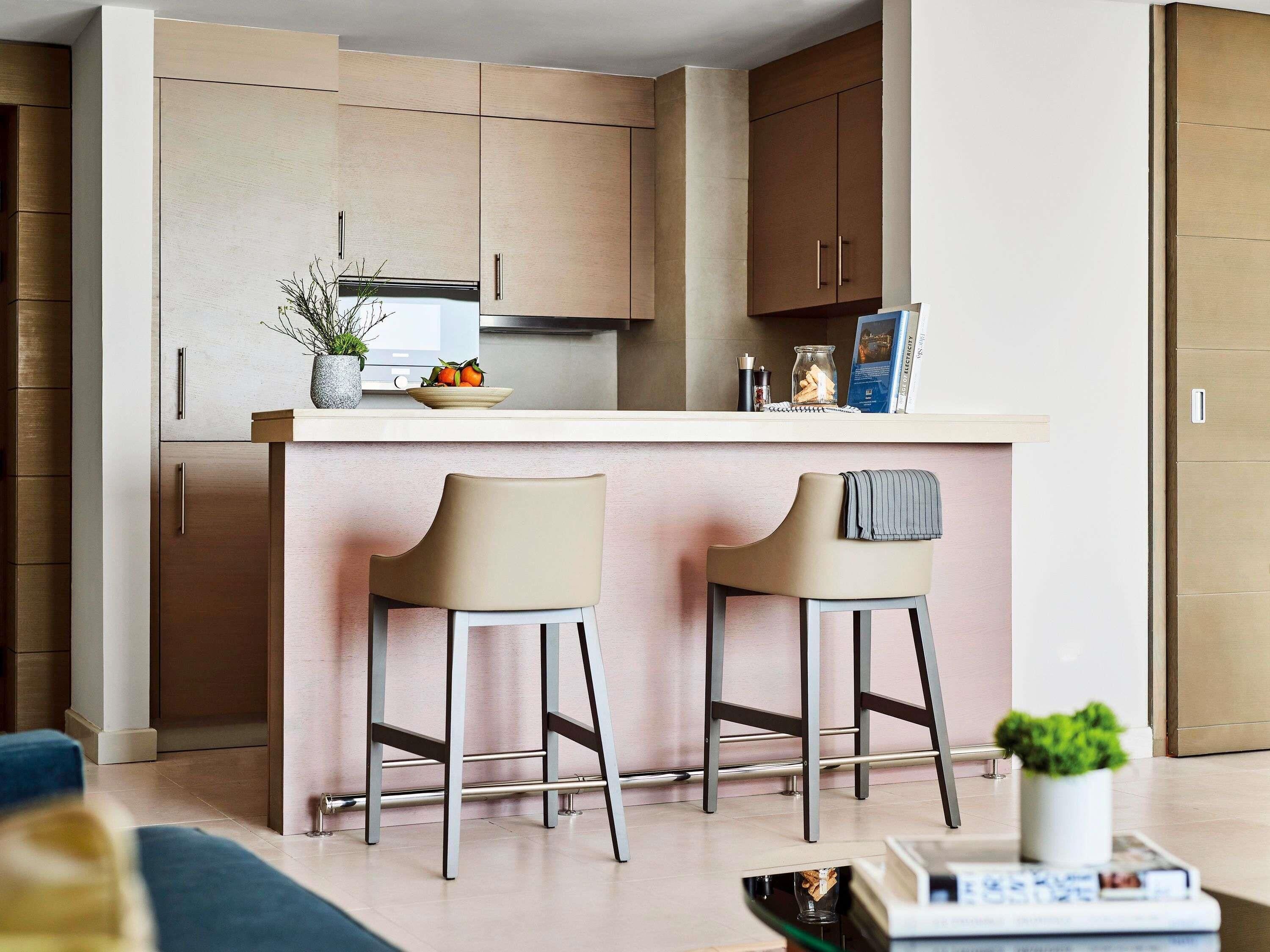 Hypo-allergenic bedding, minibar, in-room safe, desk