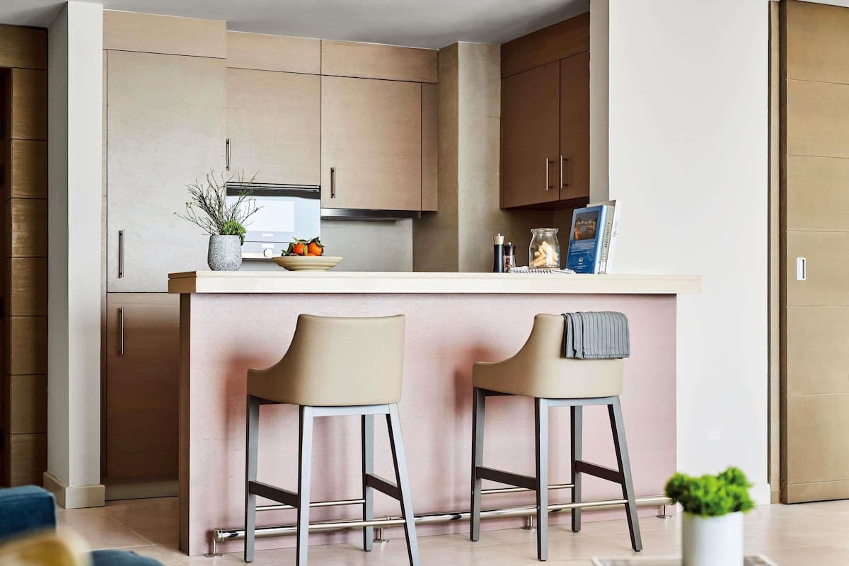 Hypo-allergenic bedding, minibar, in-room safe, desk