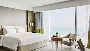 Kamar Superior, 1 Tempat Tidur King | Seprai antialergi, minibar, brankas, dan meja kerja