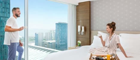 Deluxe Suite, 1 King Bed, Club lounge access (Deluxe)