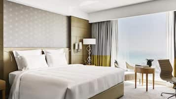 Leilighet, 2 soverom, kjøkken | Allergitestet sengetøy, minibar, safe på rommet og skrivebord