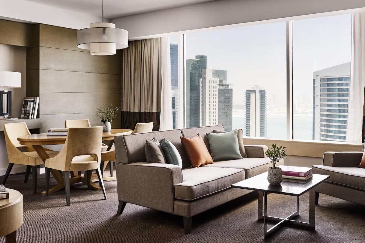 Executive Suite, 1 King Bed, Club lounge access