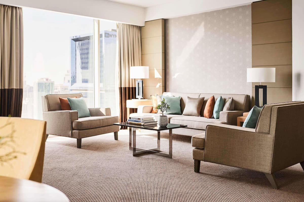 Suite Deluxe, 1 cama King size, con acceso al salón lounge del club (Deluxe) | Ropa de cama hipoalergénica y minibar