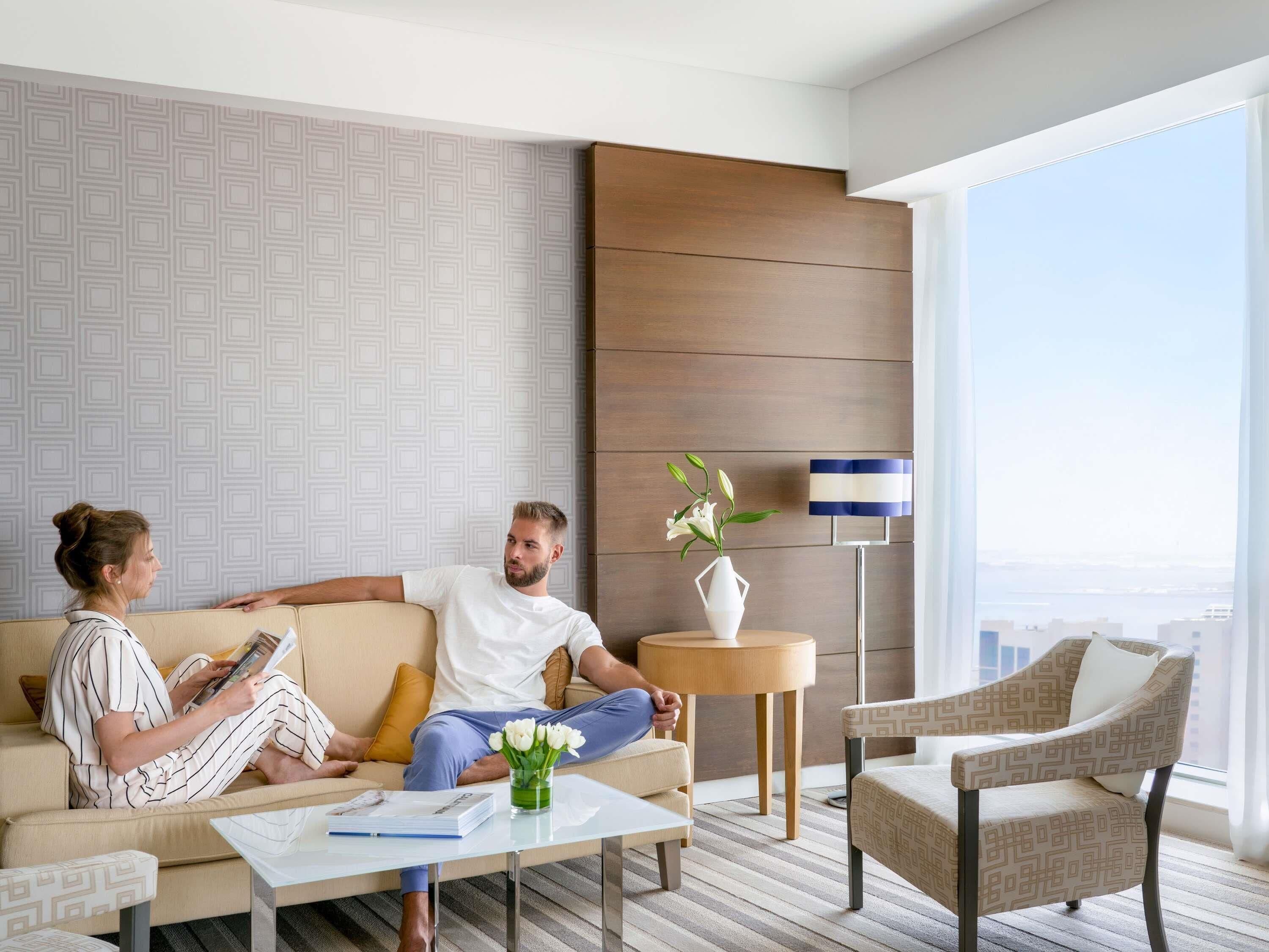 Deluxe Room, Club Lounge Access (Executive, 1 King Size Bed) | Hypo-allergenic bedding, minibar, in-room safe, desk