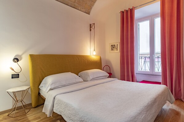 أغطية فراش متميزة وألحفة محشوة بالريش وأسرّة بإسفنج يتكيف مع شكل الجسم