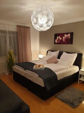 1 chambre, bureau, chambres insonorisées, fer et planche à repasser