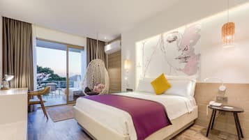 Habitación cuádruple Deluxe, bañera de hidromasaje, vistas al mar | Ropa de cama de alta calidad, colchones viscoelásticos, minibar