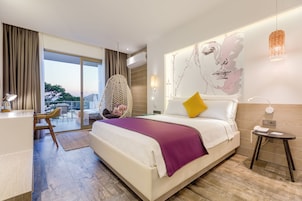 Ropa de cama de alta calidad, colchones con efecto memoria y minibar 