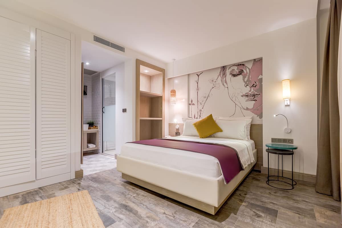 Double Room, Mountain View | Premium bedding, memory-foam beds, minibar, in-room safe