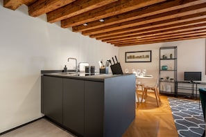 Interior - CANAL VIEW- SPIRES BRIDGE (Venezia)
