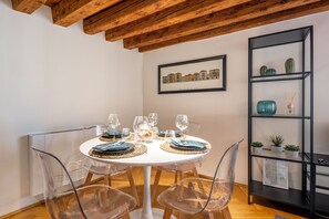 Dining - CANAL VIEW- SPIRES BRIDGE (Venezia)