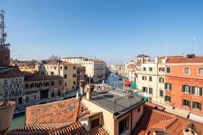 Balcony - CANAL VIEW- SPIRES BRIDGE (Venezia)