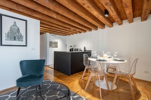 Dining - CANAL VIEW- SPIRES BRIDGE (Venezia)