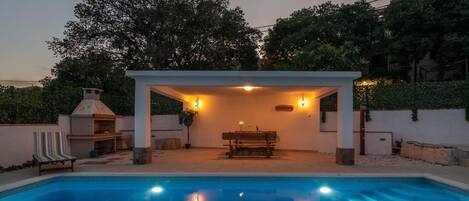 Ulkouima-allas, lämmitetty uima-allas