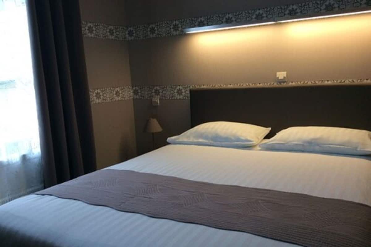Double Room | Individually decorated, individually furnished, blackout drapes