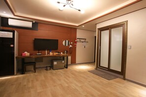 Standard Room | Premium bedding, desk, laptop workspace, blackout drapes - I Hotel&Motel (Pyeongtaek)