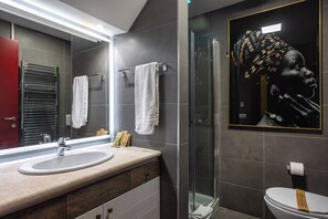 Shower, hair dryer, bidet, towels - S is - Bapartment B3b (Olbia)