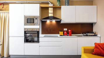 Mikrowelle, Ofen, Herdplatte, Geschirrspüler