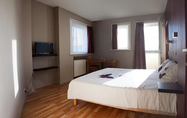 Free WiFi, bed sheets