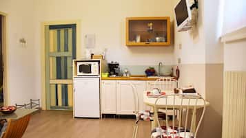 Standard Apartment, 1 Bedroom | Private kitchen | Stovetop, espresso maker, coffee/tea maker, electric kettle