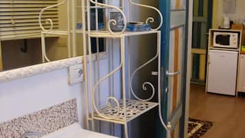 Standard Apartment, 1 Bedroom | Bathroom | Shower, free toiletries, hair dryer, bathrobes