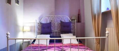 Standard Apartment, 1 Bedroom | Laptop workspace, WiFi (free), bed sheets
