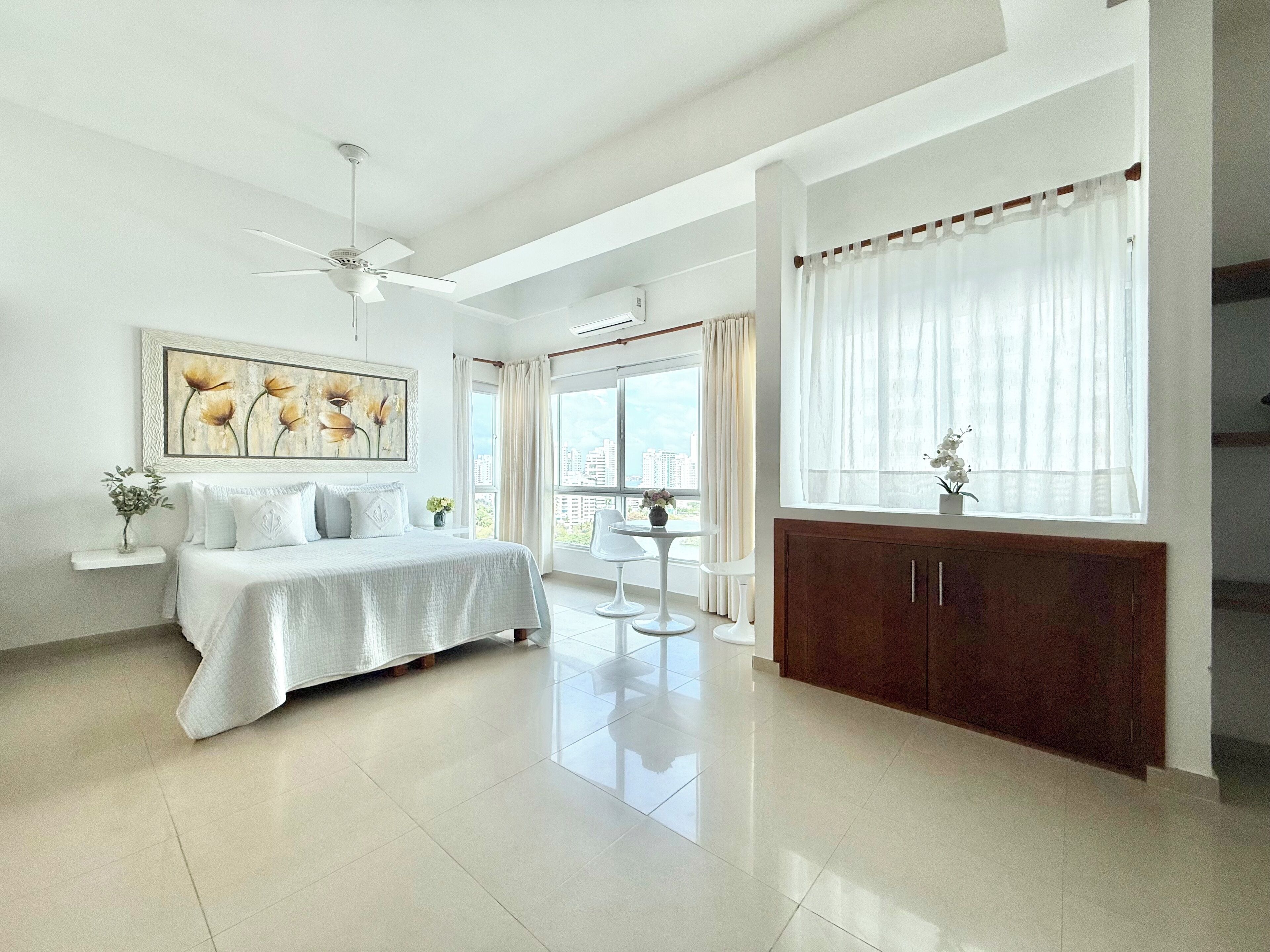 1 soverom, safe på rommet, strykejern/-brett og wi-fi (inkludert)