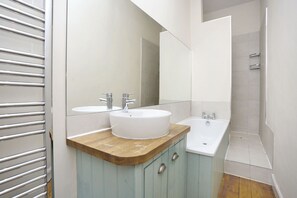 City Apartment | Bathroom