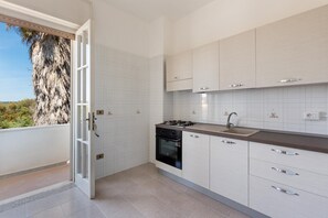 Standard-Apartment, 2 Schlafzimmer (Appartamento Primo Piano) | Eigene Küche | Großer Kühlschrank, Ofen, Herdplatte, Kochgeschirr/Geschirr/Besteck